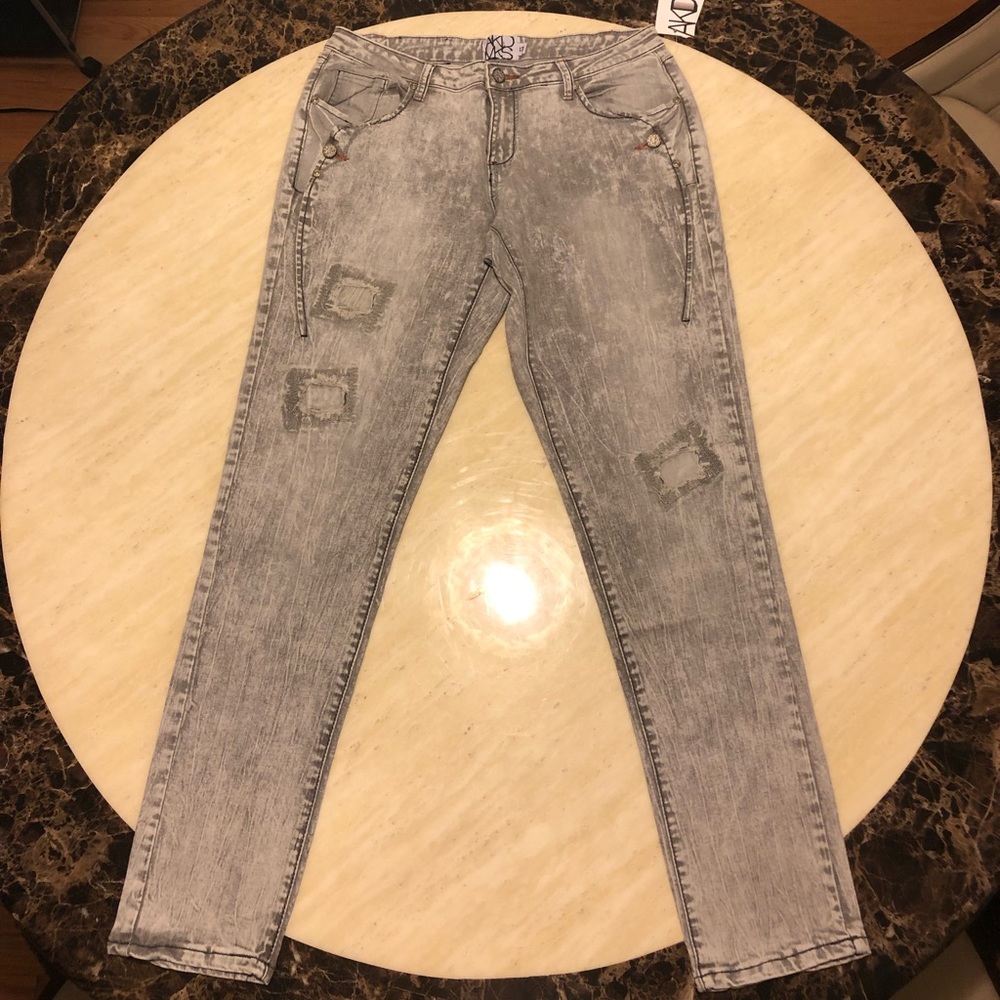 New AKADEMIKS Grey/Pink Embroidered Jeans Size 13